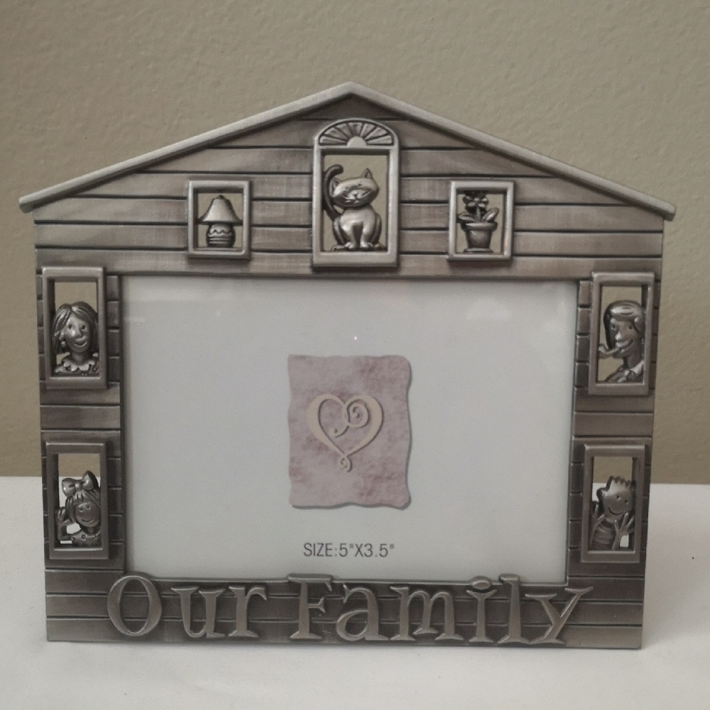 Lovely Pewter (I Believe) Family Photo Frame Mom Dad Daughter Son Cat 3.5" x 5"